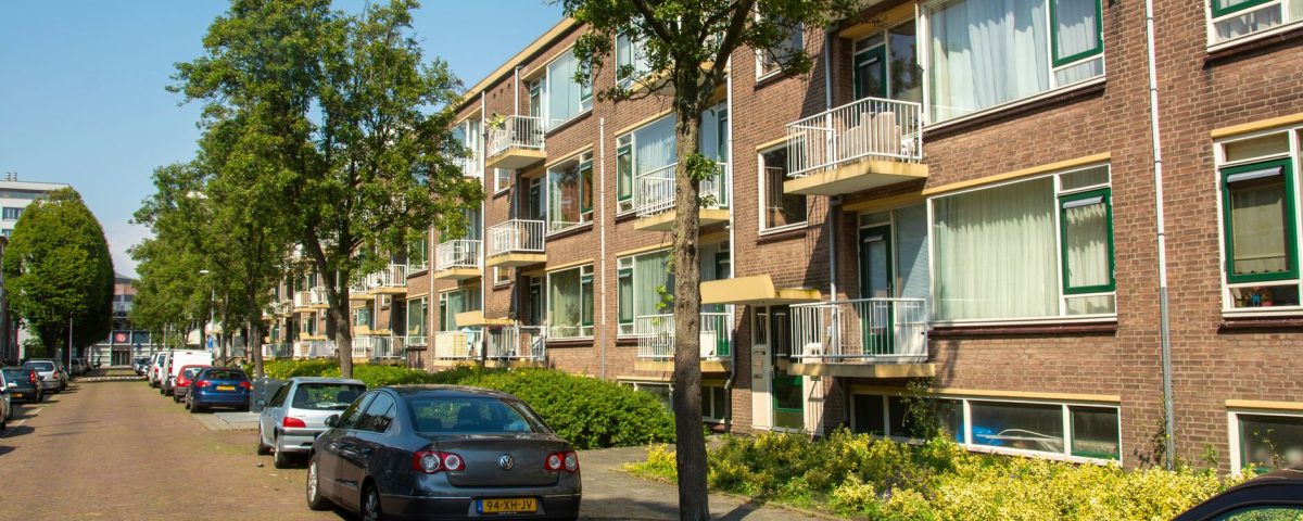 Apartemen modern di Holland Village, nyaman untuk disewa dengan fasilitas lengkap dan akses transportasi mudah