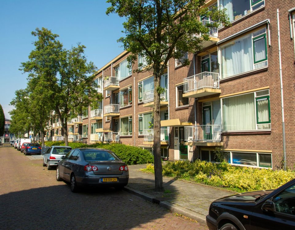 Apartemen modern di Holland Village, nyaman untuk disewa dengan fasilitas lengkap dan akses transportasi mudah