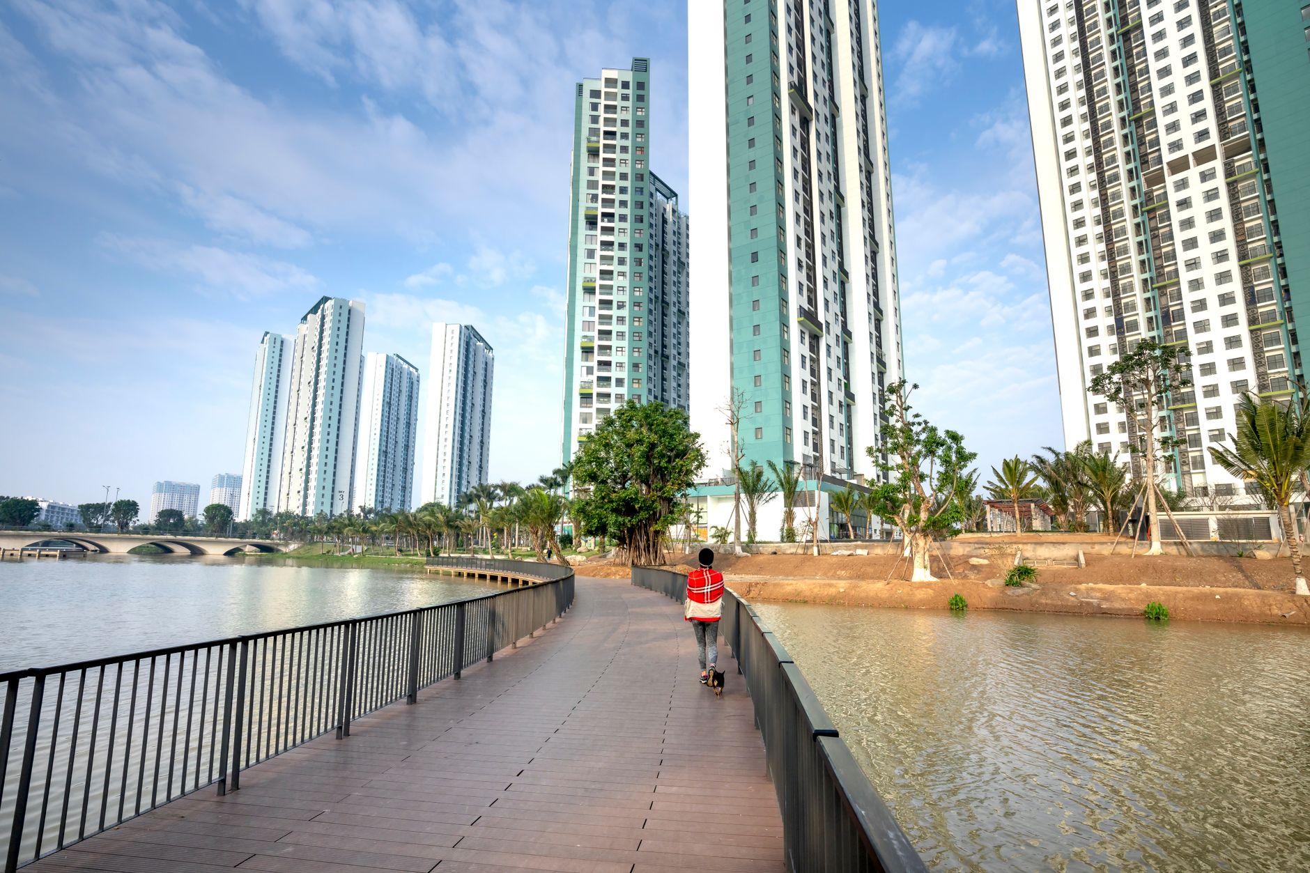 Gambar apartemen modern di Tokyo Riverside Pik 2 tersedia untuk jual dengan fasilitas lengkap