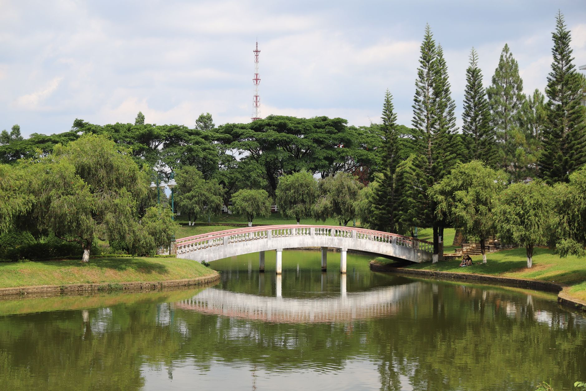 Kios modern disewa bulanan di Solo, ideal untuk usaha ritel dengan lokasi strategis