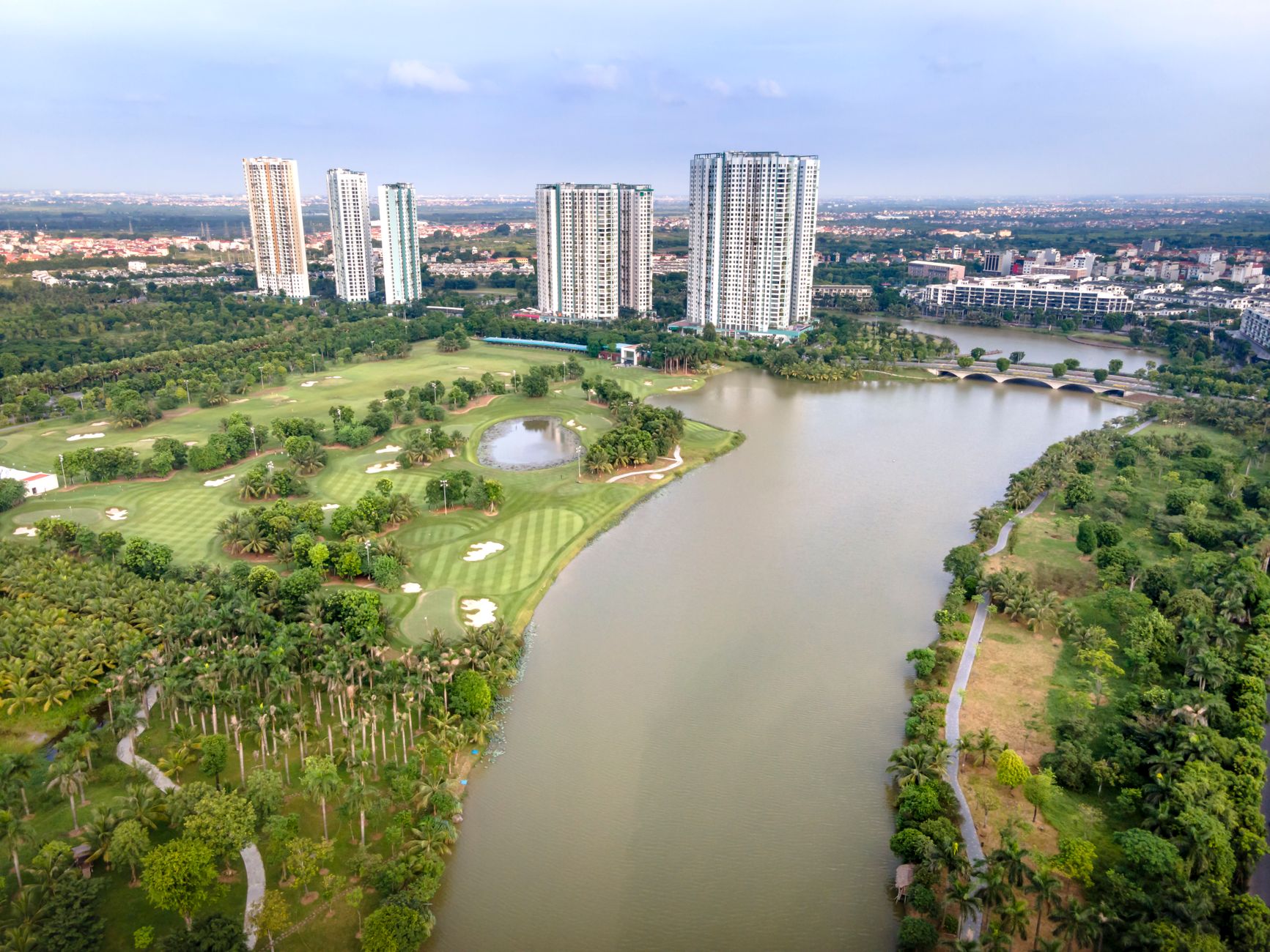 Gambar apartemen Mustika Golf Residence dengan tampilan modern, fasilitas lengkap, dan lokasi strategis untuk jual