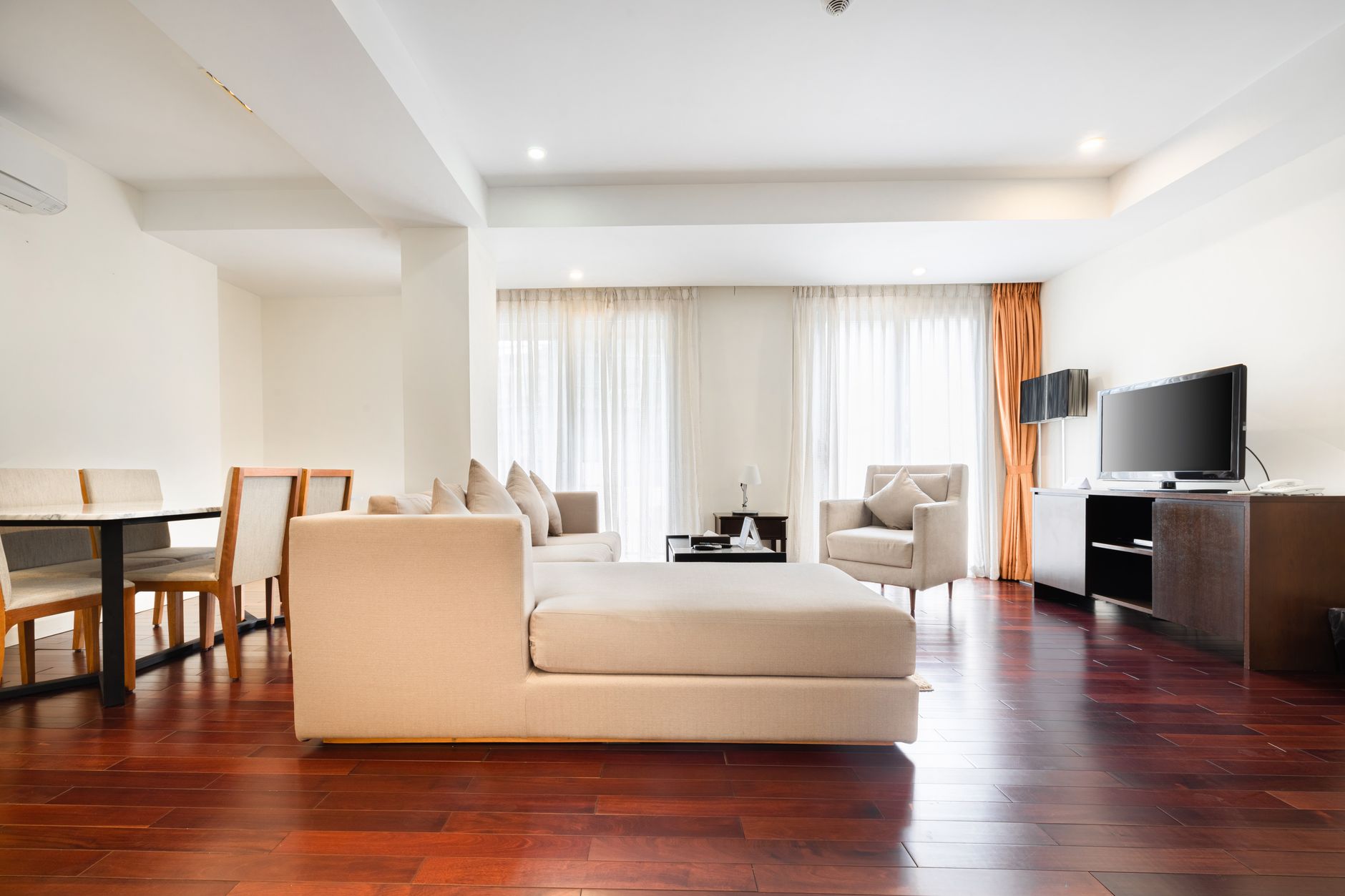 Interior mewah Lavish Kemang Residence, hunian premium untuk disewa dengan fasilitas lengkap.