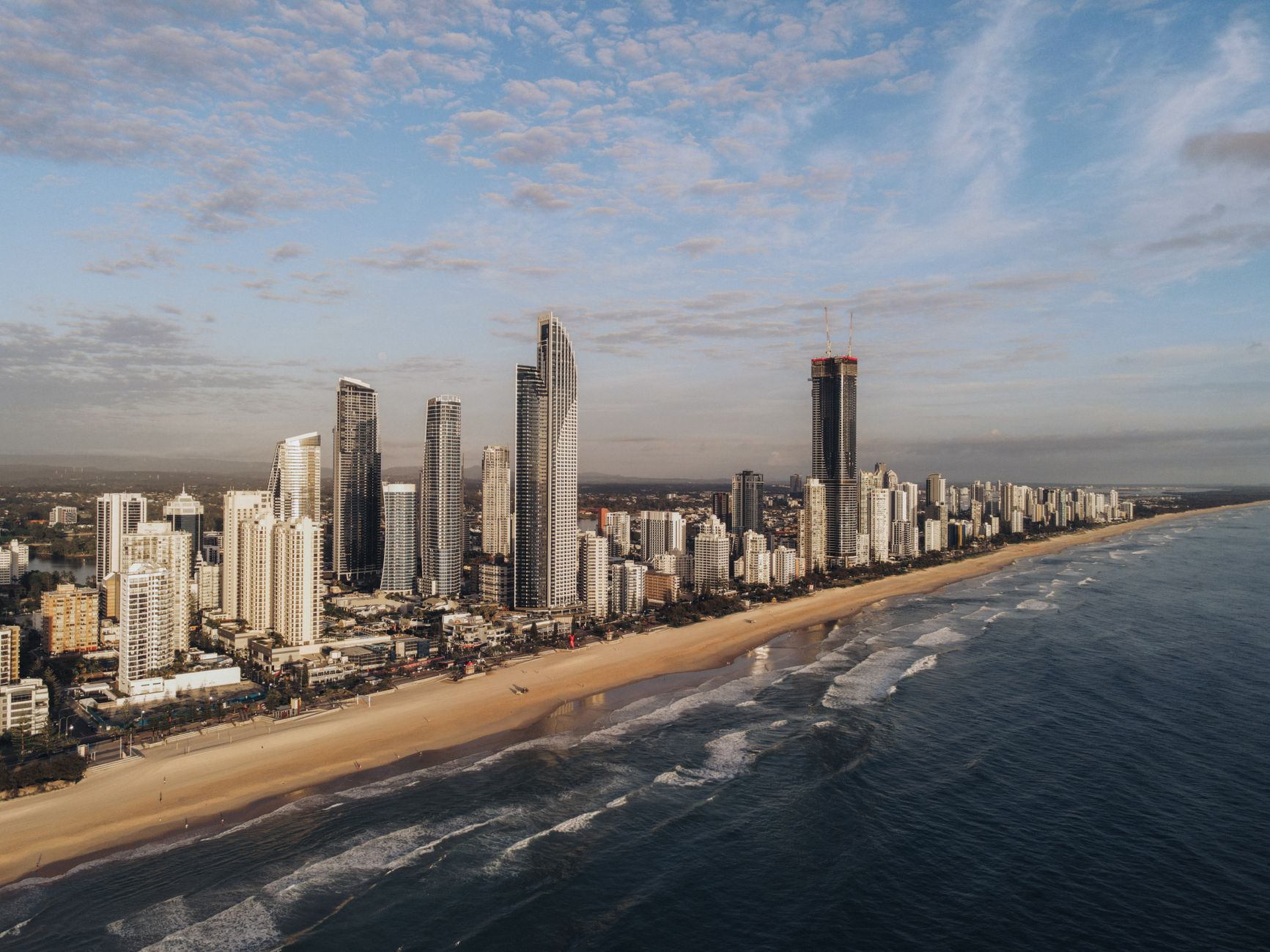 Grafik harga apartemen Gold Coast Pik 2024 menunjukkan tren kenaikan nilai properti di wilayah pantai